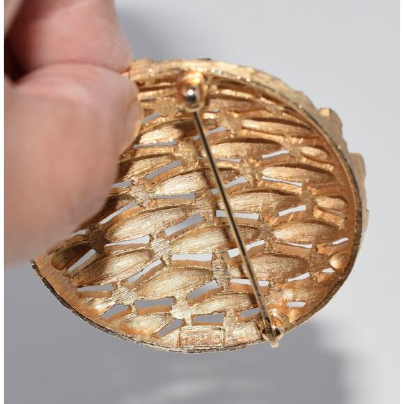 VintageCrown Trifari 1950's Alfred Phillippe Large Round Lattice Gold Brooch Pin - Picture 5 of 5